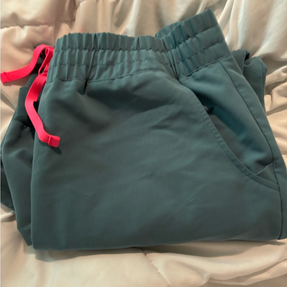 EUC figs jogger XLT